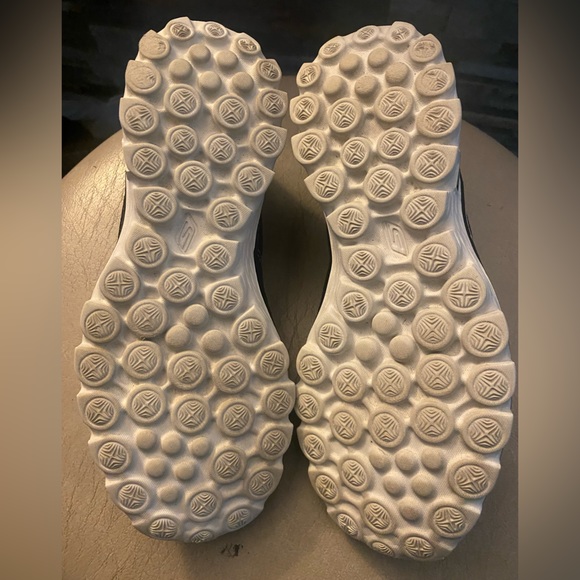 (EUC) SKECHERS WOMENS GO WALK FLASH SIZE 7 BLACK/WHITE EXCELLENT CONDITION - Picture 6 of 9